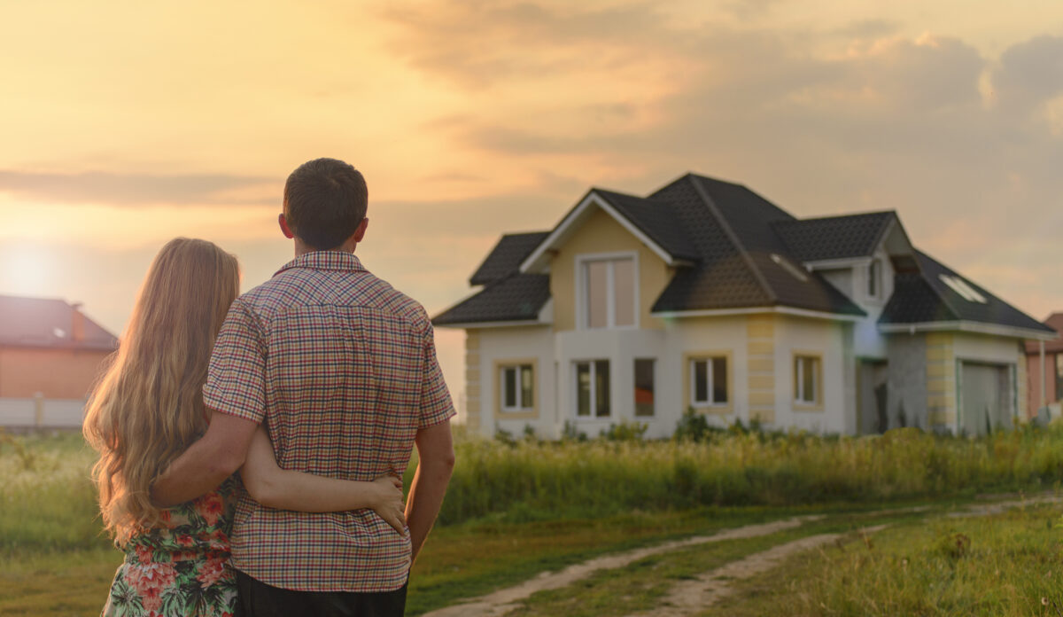 Couple,Looking,On,House